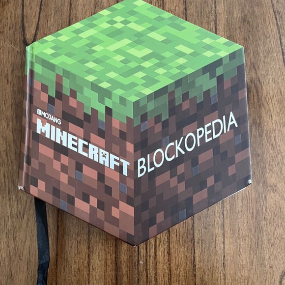 Minecraft Xbox One Game/ Minecraft for Dummies/ Minecraft Blockopedia Book - Picture 2 of 9